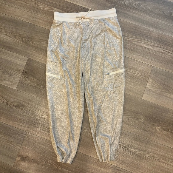 ATHLETA Venture Printed Pant High Rise Jogger Size 4 - Picture 4 of 10